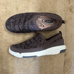 New Ryka Slip-Ons quilted shoes size 8